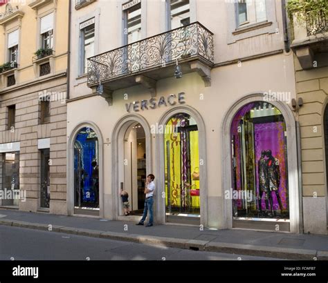 store manager versace via montenapoleone|versace italy.